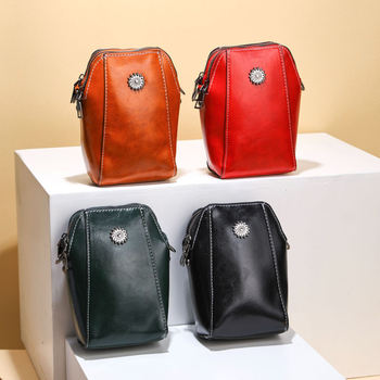 Mini PVC telefontáska crossbody – váll alatti stílus, cipzárral záródó, belső cipzáros zseb, ovális alakú