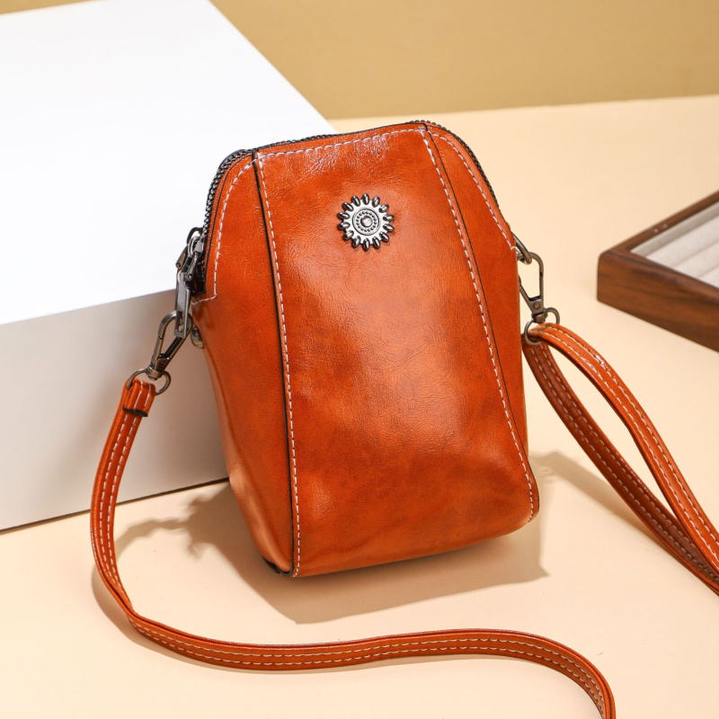 Mini PVC telefontáska crossbody – váll alatti stílus, cipzárral záródó, belső cipzáros zseb, ovális alakú