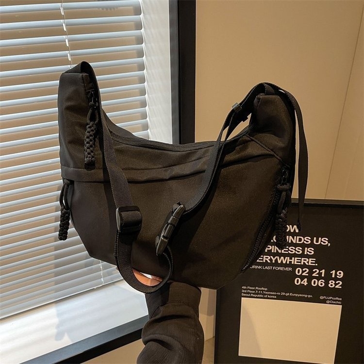 Crossbody Dumpling torba — Oxford platno, najlonska podstava, zatvaranje zatvaračem, unutarnja pretinica za telefon