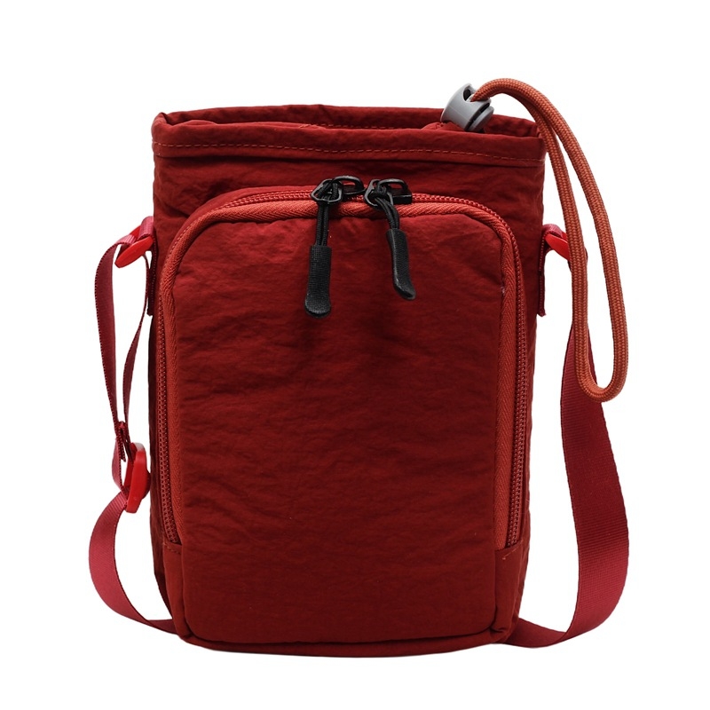 Crossbody torba s vertikalnim kvadratnim oblikom – Oxford tkanina, otvaranje špagom, unutarnja džep sa zipom, poliester podstava, ljeto 2025