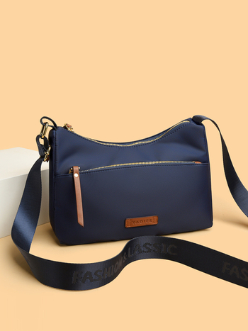 Ženska crossbody torbica u gradskom stilu od Oxford platna, vodoravno kvadratnog oblika, s džepom na zip