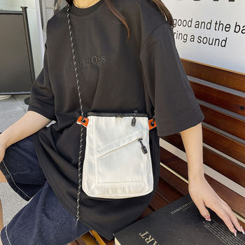 Unisex kvadratna crossbody torbica, vertikalni stil, Oxford tkanina, zatvarač sa šnimom, unutarnja džep sa zipom