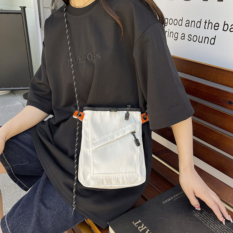 Unisex kvadratna crossbody torbica, vertikalni stil, Oxford tkanina, zatvarač sa šnimom, unutarnja džep sa zipom