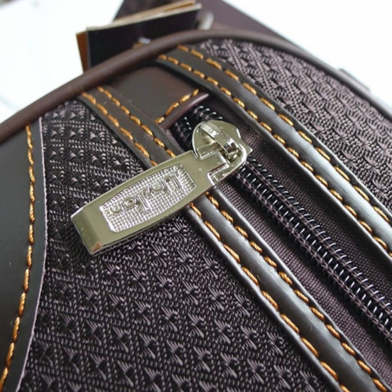 Ženska crossbody torba od Oxford platna, horizontalno kvadratnog oblika, zatvarač, unutarnja džep s zip zatvaračem i unutarnji podijeljeni pretinac