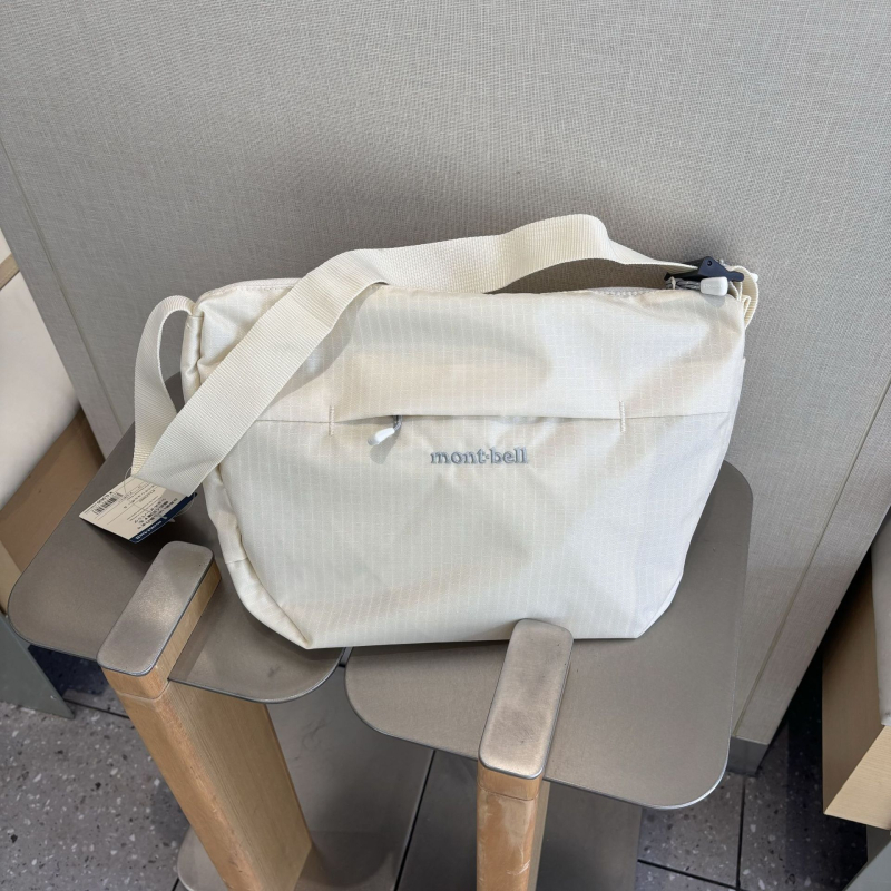 Crossbody torba 3L, Oxford materijal, zatvaranje na zip, unutarnja podstava od najlona, s jednom naramenicom