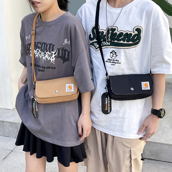 Crossbody torba — Oxford materijal, horizontalni kvadratni dizajn, zatvaranje s poklopcem, unutarnji džepovi za telefon i osobnu iskaznicu