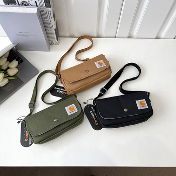 Crossbody torba — Oxford materijal, horizontalni kvadratni dizajn, zatvaranje s poklopcem, unutarnji džepovi za telefon i osobnu iskaznicu