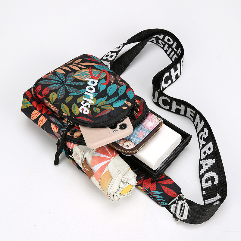Crossbody torba - Oxford tkanina, vertikalno kvadratnog oblika, zatvaranje na zip, džep za telefon, poliester podstava