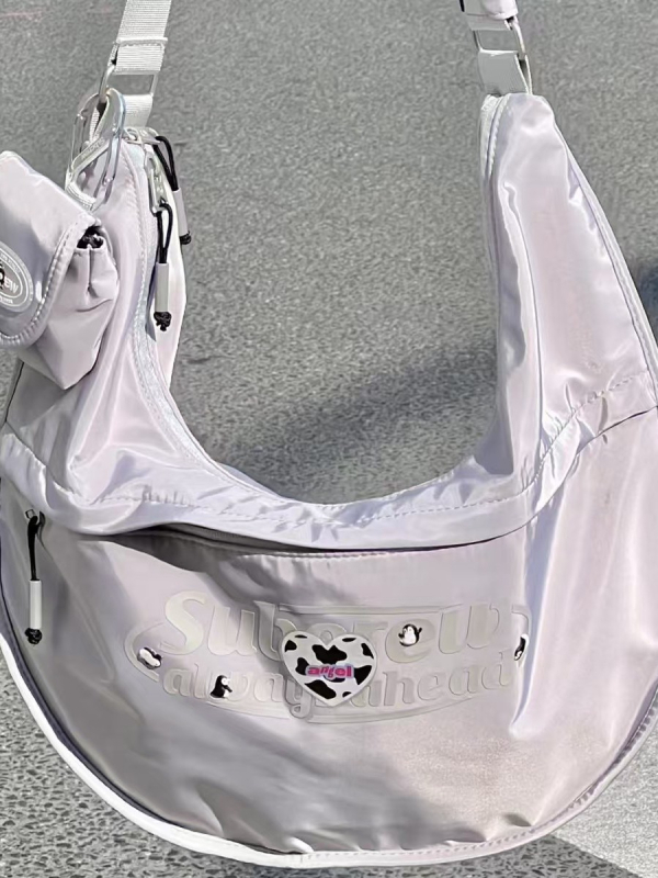 Crossbody torba u japanskom stilu s dumpling oblikom, vanjska Oxford tkanina, unutarnja podstava Nylon, zatvaranje zatvaračem, unutarnji džepovi za telefon i dokumente