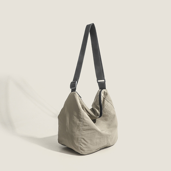 Korejskog stila nylon torbica preko ramena s zatvaračem, vodoravni kvadratni oblik, podstava od poliestera, jedna naramenica