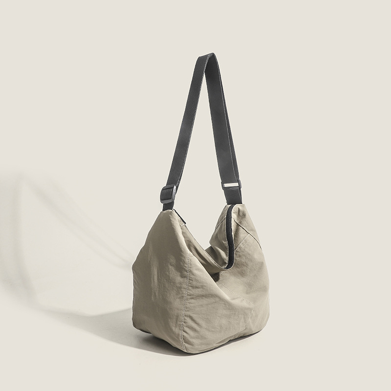 Korejskog stila nylon torbica preko ramena s zatvaračem, vodoravni kvadratni oblik, podstava od poliestera, jedna naramenica