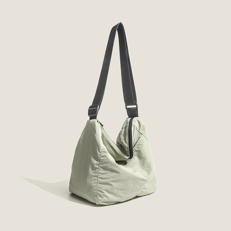 Korejskog stila nylon torbica preko ramena s zatvaračem, vodoravni kvadratni oblik, podstava od poliestera, jedna naramenica