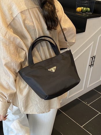 Ženska crossbody torba 2025: moderna torba za rame, jednostavan dizajn, veliki kapacitet za svakodnevnu upotrebu