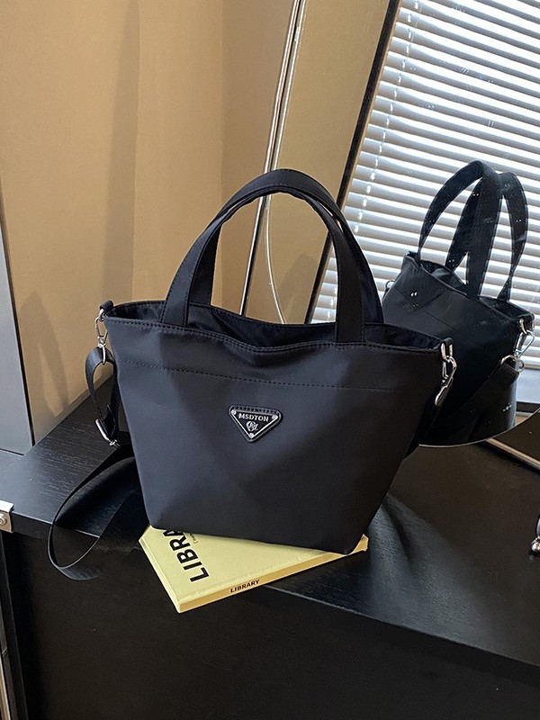 Ženska crossbody torba 2025: moderna torba za rame, jednostavan dizajn, veliki kapacitet za svakodnevnu upotrebu
