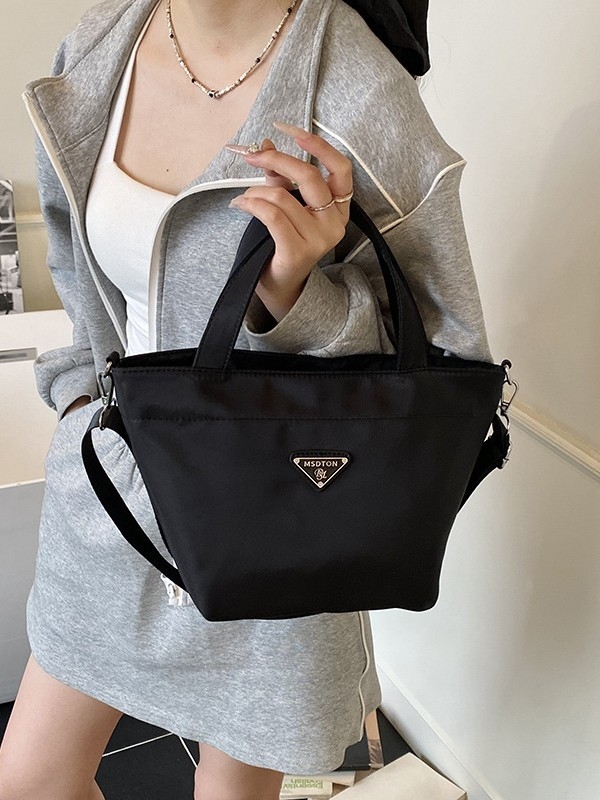 Ženska crossbody torba 2025: moderna torba za rame, jednostavan dizajn, veliki kapacitet za svakodnevnu upotrebu