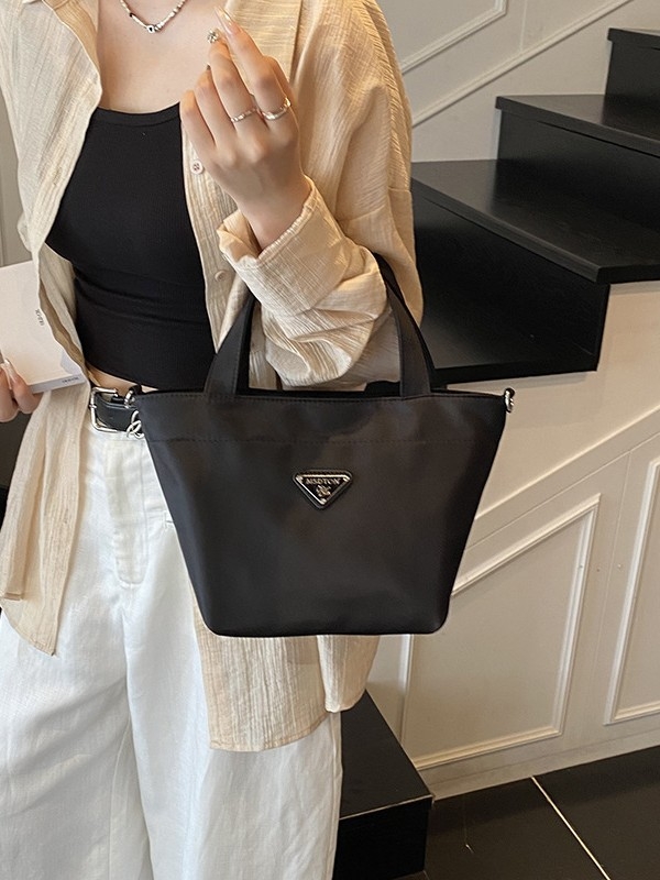 Ženska crossbody torba 2025: moderna torba za rame, jednostavan dizajn, veliki kapacitet za svakodnevnu upotrebu