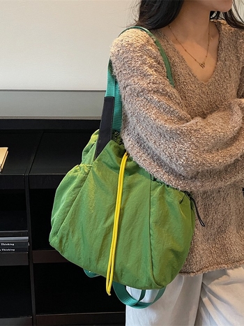 Ženska crossbody bucket torba — uličnog stila, Oxford materijal, otvaranje šnuralom, unutarnji džep na zip i džep za dokumente, dvostruki remeni, pogodna za svakodnevnu upotrebu