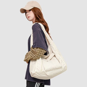 Lagana ženska torba za rame s crossbody naramenicom, horizontalni kvadratni oblik, Leisure travel stil, Oxford materijal, zatvarač, laminirani unutarnji džep