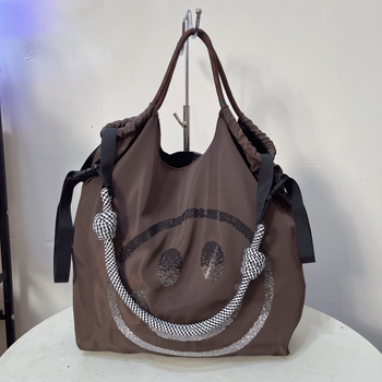 Poliészter tote táska mágneses záródással, vízszintes négyzet alakú forma, belső dokumentum zseb, egy vállpánt