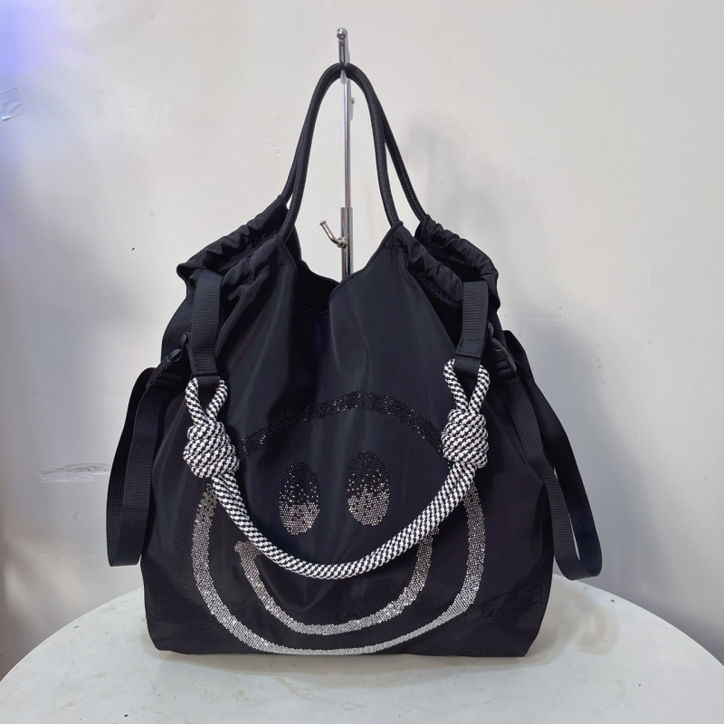 Poliészter tote táska mágneses záródással, vízszintes négyzet alakú forma, belső dokumentum zseb, egy vállpánt