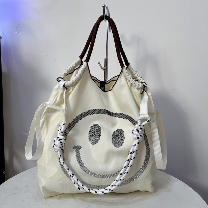 Poliészter tote táska mágneses záródással, vízszintes négyzet alakú forma, belső dokumentum zseb, egy vállpánt