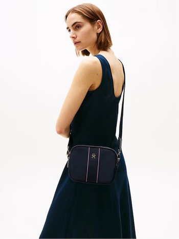 Crossbody torba za kameru — gradski minimalizam, Oxford platno, mala kvadratna forma, zatvarač, unutarnja džep za telefon