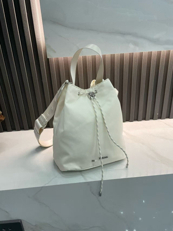 Torba bucket s vezicom – kapaciteta 5L, Oxford platno, gradski stil, džep na zip i džep za telefon