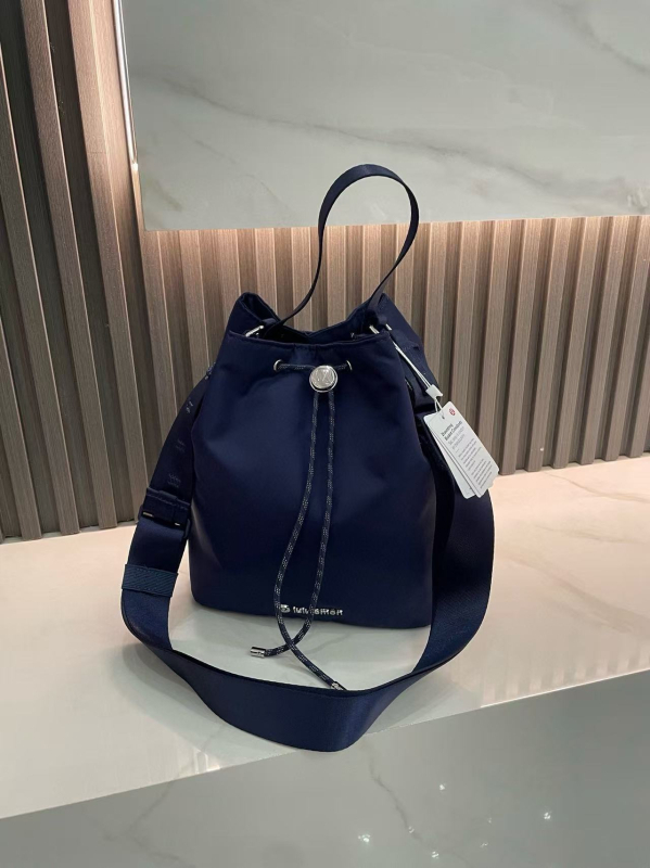 Torba bucket s vezicom – kapaciteta 5L, Oxford platno, gradski stil, džep na zip i džep za telefon