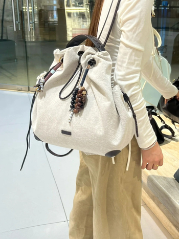 Oxford materijal ruksak, zatvaranje na šnuru, džep za laptop, džepovi sa zip zatvaračima, vodootporan