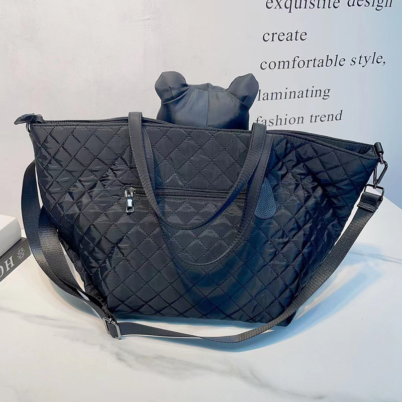 Tote torba, Oxford platno, Urban Simplicity stil, podstava od poliestera i pamuka, džep na zip i odjeljak sa zipom
