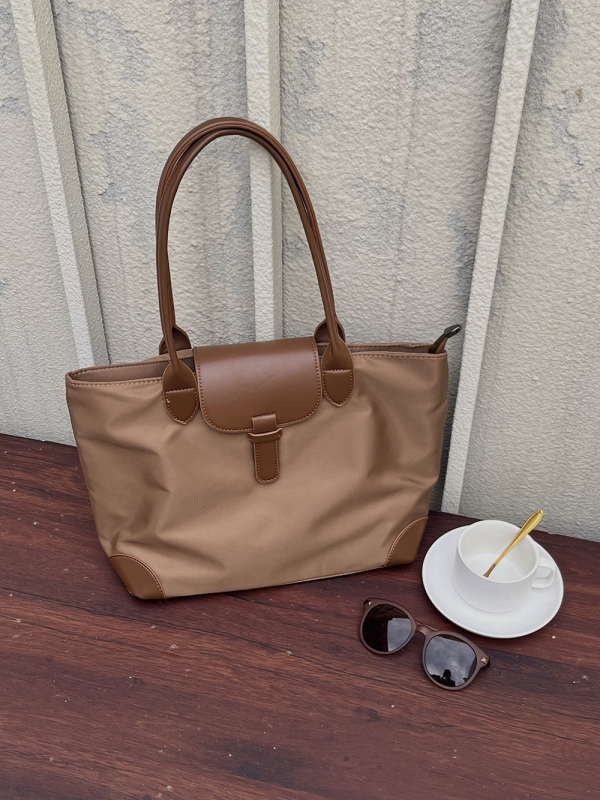 Torba Tote od Oxford materijala, podstava Nylon, zatvaranje na zip, unutarnji džep sa zatvaračem, horizontalni kvadratni oblik