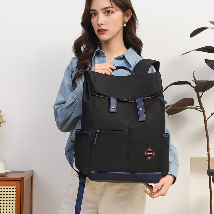 Női nejlon hátizsák cipzárral, poliészter bélés, belső patch zseb, tavasz 2025