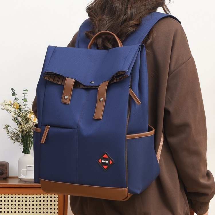 Női nejlon hátizsák cipzárral, poliészter bélés, belső patch zseb, tavasz 2025