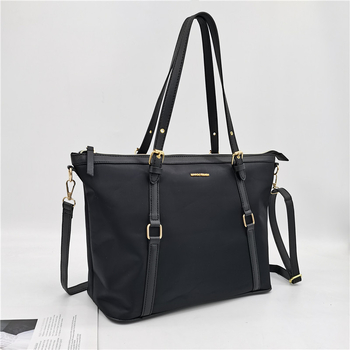 Torba Tote s crossbody remenom, Oxford tkanina, horizontalni kvadratni oblik, zatvaranje zipom, unutarnja džep s zipom, tri remena (Oxford tkanina; horizontalni kvadratni oblik; zatvaranje zipom; unutarnja džep s zipom; tri remena)