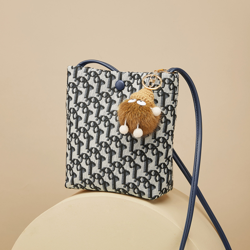 Ženska crossbody torba, mala kvadratna vertikalna forma, Oxford platno, magnetsko zatvaranje, unutarnji džep sa zatvaračem