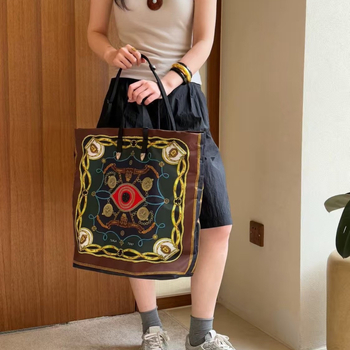 Baršunasta tote torba s motivom dunhuanskih muralnih slika, retro književno-nacionalni stil, velika kapaciteta. Jesensko izdanje 2025.