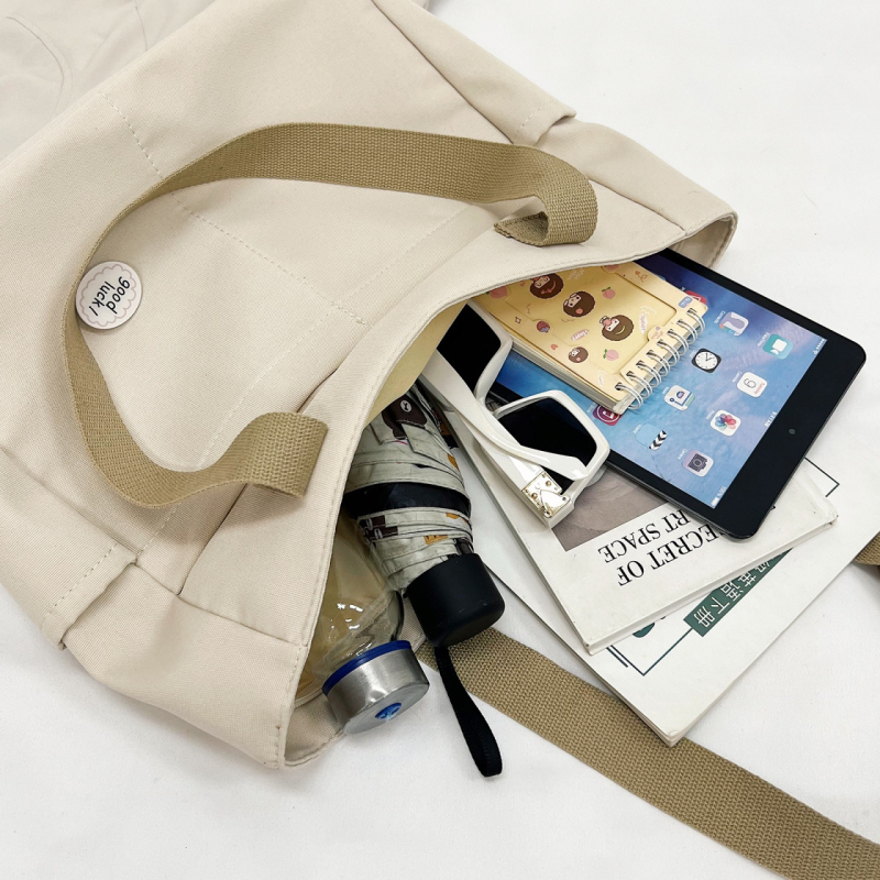 Tote torba od Oxford platna sa zatvaranjem na zip, unutarnji džepovi za telefon, ID i kameru