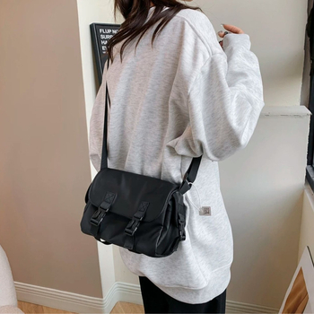 Unisex messenger torba, Oxford platno, vodoravni kvadratni oblik, zatvaranje s kapicom, unutarnja laminirana džepa na zip