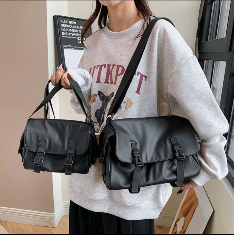 Unisex messenger torba, Oxford platno, vodoravni kvadratni oblik, zatvaranje s kapicom, unutarnja laminirana džepa na zip
