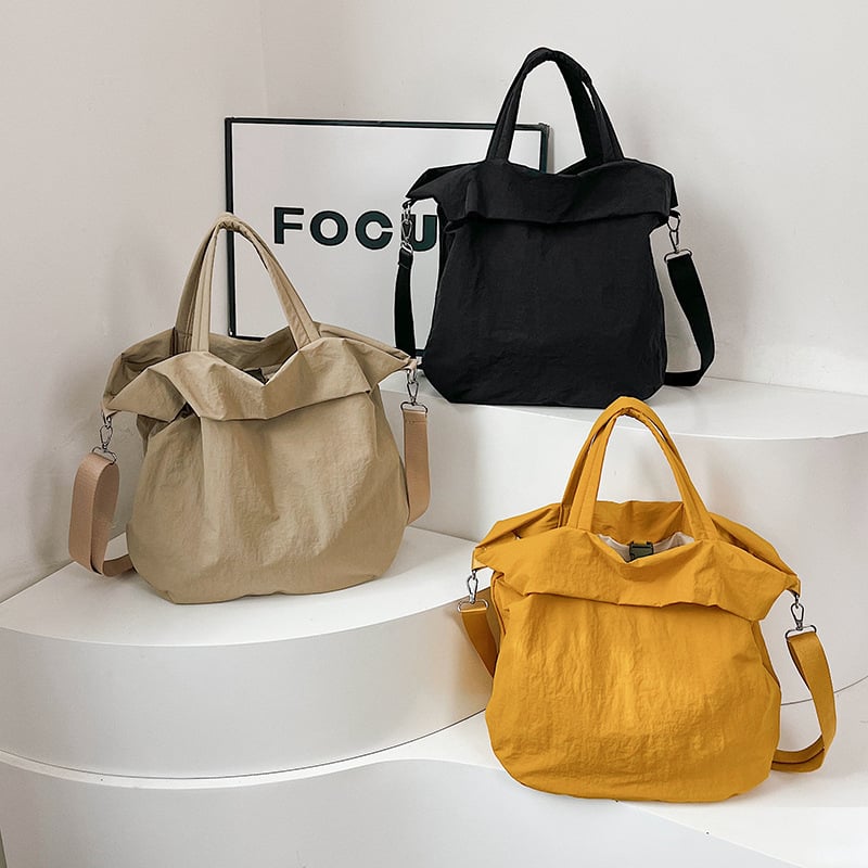 Torba Tote od Oxford materijala, crossbody stil, oblik kante, zatvaranje zipom, unutarnji džep sa zip zatvaračem.