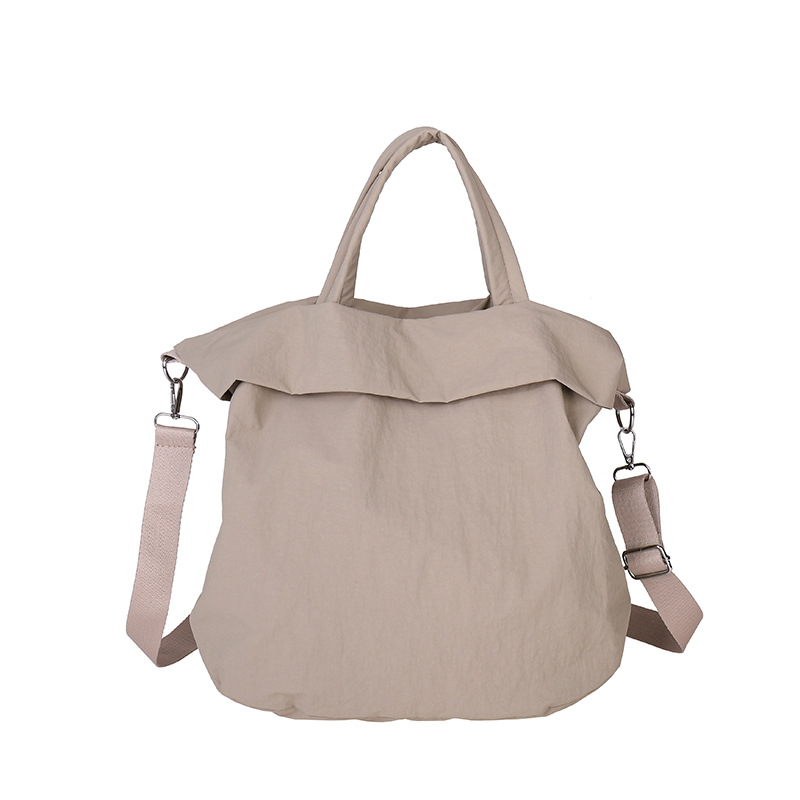 Torba Tote od Oxford materijala, crossbody stil, oblik kante, zatvaranje zipom, unutarnji džep sa zip zatvaračem.