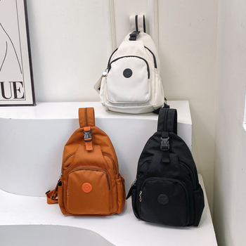 Poliestera mugursoma un crossbody soma ikdienas lietošanai, savietojama ar 8 collu klēpjdatoru, ietilpība zem 20 litriem, izliektā plecu siksna