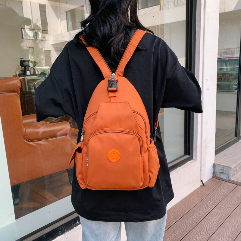 Poliestera mugursoma un crossbody soma ikdienas lietošanai, savietojama ar 8 collu klēpjdatoru, ietilpība zem 20 litriem, izliektā plecu siksna