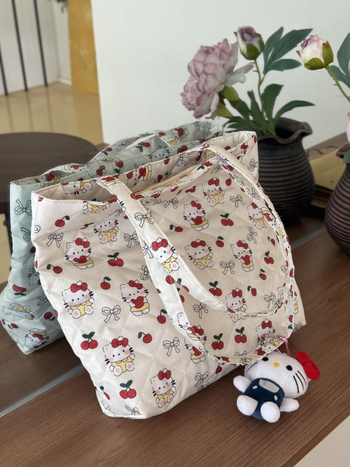 Torba Tote velike kapacitete od Oxford tkanine s zatvaračem, vodoravni četvrtast oblik, debelo podstavljeno, unutarnji džepovi za telefon i dokumente, gradski stil
