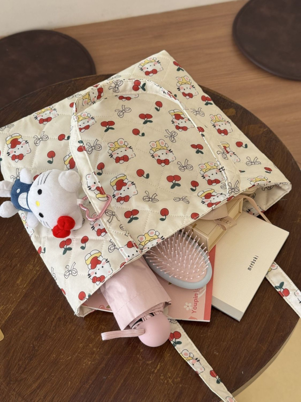 Torba Tote velike kapacitete od Oxford tkanine s zatvaračem, vodoravni četvrtast oblik, debelo podstavljeno, unutarnji džepovi za telefon i dokumente, gradski stil