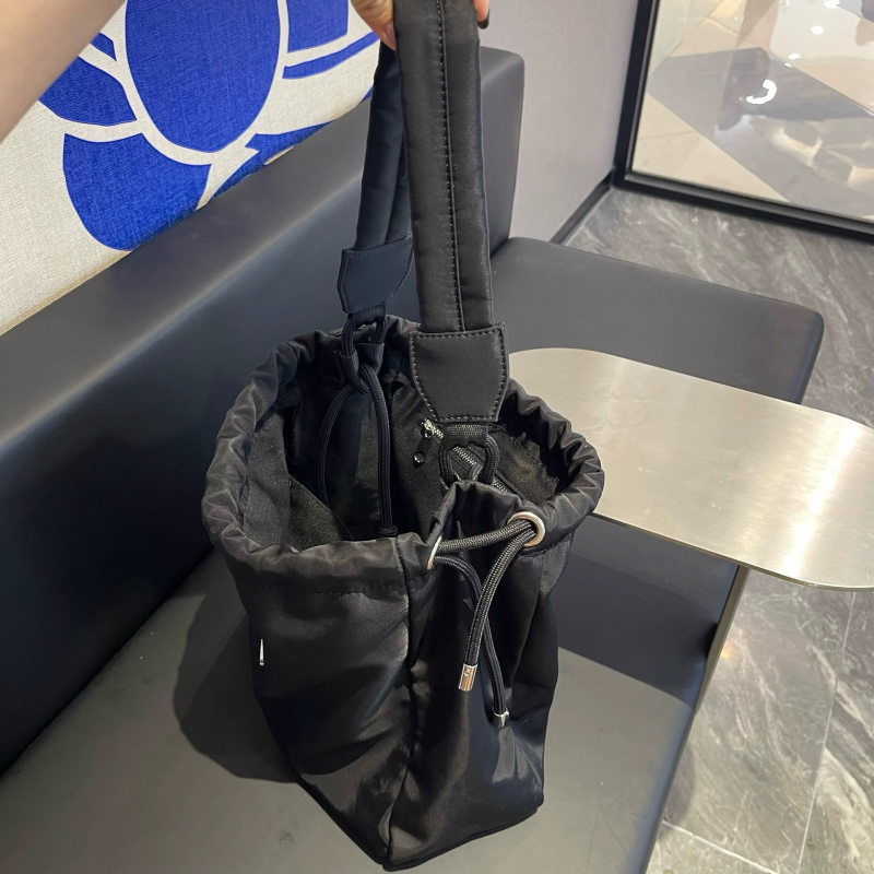 Unisex torba tipa kanta s remenom, vanjski Oxford materijal, podstava od najlona, skriveni džep sa zatvaračem, jedna naramenica