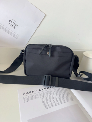 Unisex crossbody torba, vodootporna najlon konstrukcija, više džepova, zatvarač i džep za telefon