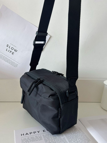 Unisex crossbody torba, vodootporna najlon konstrukcija, više džepova, zatvarač i džep za telefon