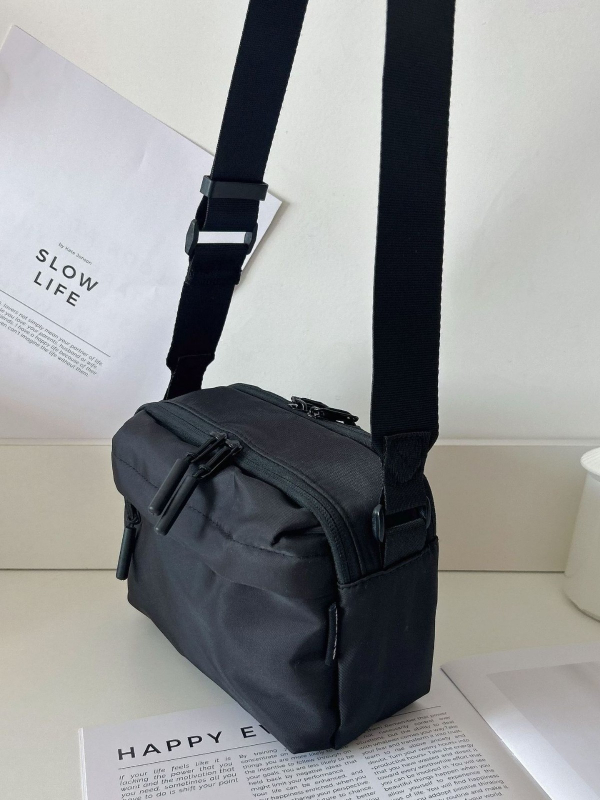 Unisex crossbody torba, vodootporna najlon konstrukcija, više džepova, zatvarač i džep za telefon