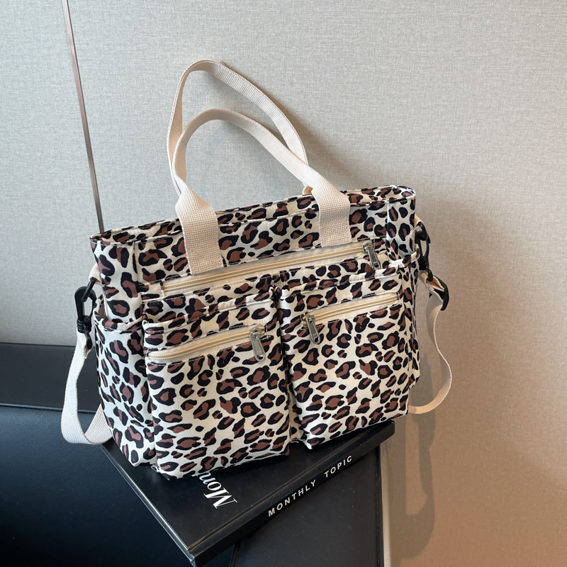 Torba tote s leopard printom - Velika kapaciteta (Oxford tkanina, zatvarač, horizontalni kvadratni oblik, poliester podstava, unutarnji džepovi za telefon i karticu)
